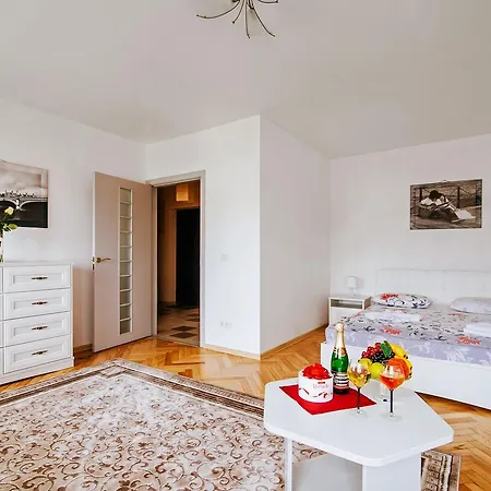 Apartment On Nemiga *